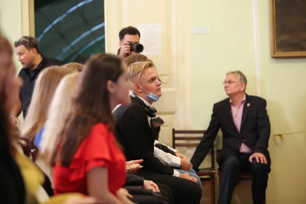 Первокурсники вокального факультета в Овальном зале музея Рубинштейна
