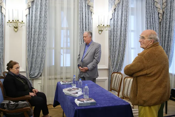 Презентация в Конференц-зале Московской консерватории книги известного французского кинорежиссера, скрипача и литератора Бруно Монсенжона «Маэстро-чародей. Беседы с Геннадием Рождественским»