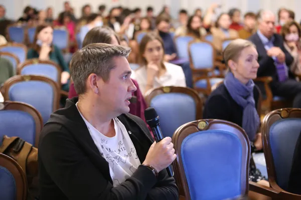 Дискуссия. Выступает заведующий Центром электроакустической музыки Николай Попов