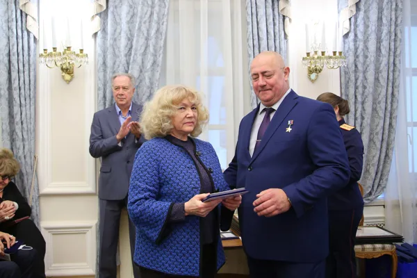Начальник управления международного сотрудничества консерватории Каратыгина Маргарита Ивановна награждается ведомственной медалью СК РФ «За содействие» 