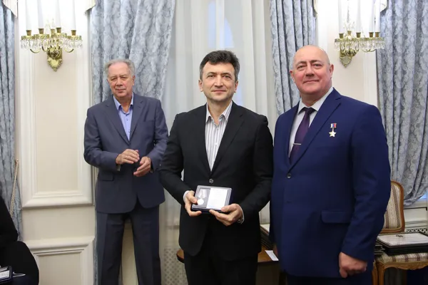 Руководитель медиадепартамента консерватории Балбек Дмитрий Валентинович награждается ведомственной медалью СК РФ «За содействие»
