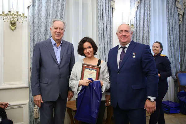 Благодарственное письмо СК РФ вручается Смирновой Алине Алексеевне за активное участие в праздничном концерте в Госпитале №2 ветеранов войн, посвящённом Международному дню пожилого человека, и проявленное высокое исполнительское мастерство