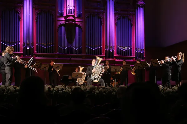 М. БЮРКИ. Latin Tuba. Исполняет Большой брасс-ансамбль Московской консерватории, художественный руководитель ансамбля Ярослав Беляков. Солист Сергей Бармин (туба)