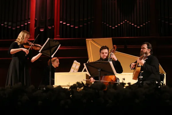 А. БЕРТАЛИ. Чакона. Исполняет Ансамбль барочной музыки «Musica Tempora» в составе: Ирина Рабчевская (барочная скрипка), Дарья Борковская (клавесин, художественный руководитель ансамбля), Феликс Антипов (виола да гамба), Олег Бойко (лютня)