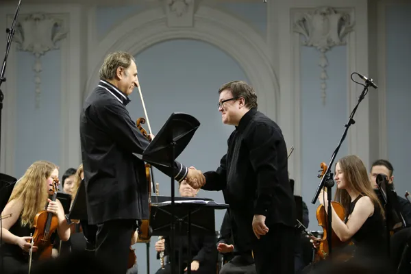 Юрий Тканов (альт), дирижёр — Вячеслав Валеев, Симфонический оркестр Московской консерватории. Рахманиновский зал