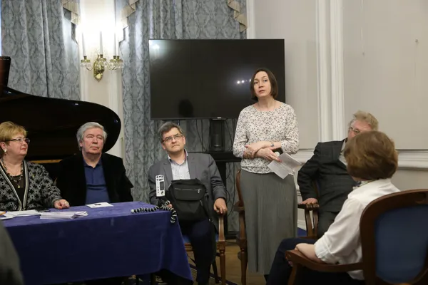 Выступает член жюри конкурса, кандидат искусствоведения, доцент кафедры теории музыки Ольга Валерьевна Зубова