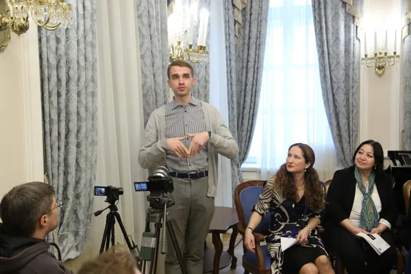 Вспоминает участник конкурса прошлых лет студент 4 курса кафедры хорового дирижирования Александр Миронов