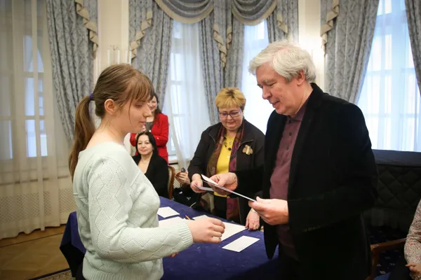 III премия в номинации «композиция» вручается Полине Горловой (Ярославль)