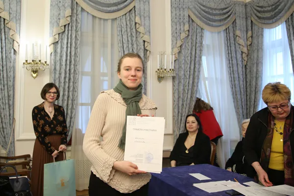 Ангелина Антонова (Москва) с грамотой участника конкурса в номинации «теория музыки»