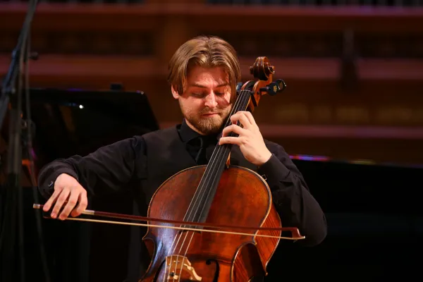 И.С. Бах. Прелюдия из Сюиты №6 для виолончели соло ре мажор. BWV 1012. Исполняет Илья Измайлов (виолончель). СПбГК имени Н.А. Римского-Корсакова