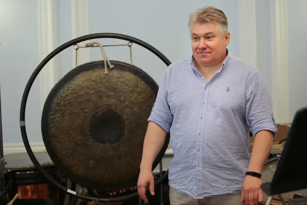 Солист ансамбля «Студия новой музыки» Андрей Никитин (ударные)
