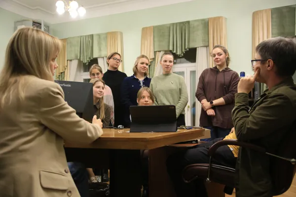 В Московской консерватории стартовал новый курс музыкальной информатики. Ведущий курса — преподаватель кафедры теории музыки, кафедры информационных технологий, кандидат искусствоведения Иван Старостин