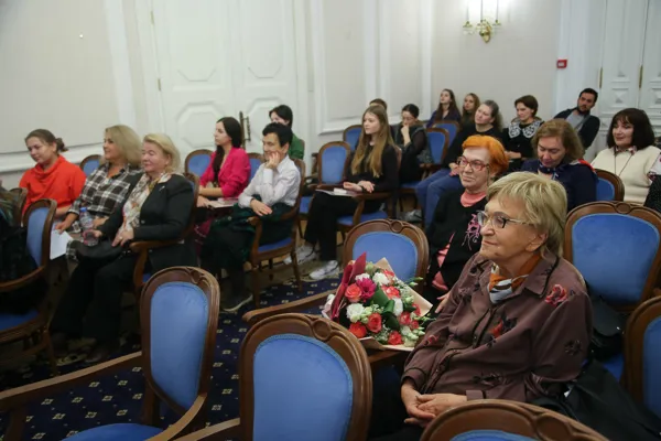 Ежегодная мемориальная встреча, посвященная выдающейся арфистке и педагогу Вере Дуловой (1909-2000). Конференц-зал
