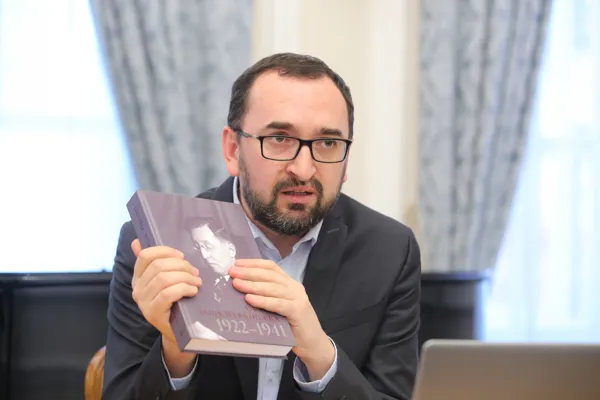В руках Александра Баранова «Записная книжка 1922 – 1941» музыковеда, композитора и педагога Сергея Васильевича Евсеева (1894 – 1956), Научно-издательский центр "Московская консерватория", 2022