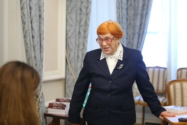 Презентация сборника «Музыка Британии и России: параллели и перекрестки». Профессор кафедры истории зарубежной музыки Светлана Юрьевна Сигида