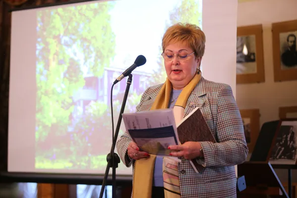 Ирина Арнольдовна Скворцова, декан научно-композиторского факультета, заведующая кафедрой русской музыки, доктор искусствоведения, профессор Московской консерватории, член редакционного совета Музея-заповедника С. В. Рахманинова «Ивановка»