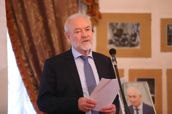 Сергей Владимирович Фролов, президент Гуманитарного фонда им. М. И. Глинки, член Союза композиторов Санкт-Петербурга, кандидат искусствоведения, профессор кафедры истории русской музыки Санкт-Петербургской государственной консерватории им. Н. А. Римского-Корсакова