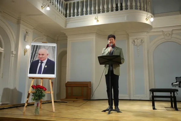 Концерт ведёт Александр Водопьянов