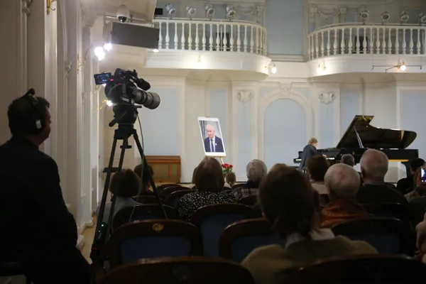 Концерт памяти создателя и бессменного руководителя Музея-заповедника С.В. Рахманинова «Ивановка» Александра Ермакова. Рахманиновский зал