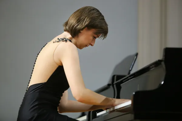 Елена Тарасова (фортепиано)