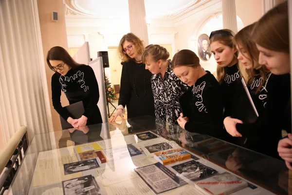 В фойе партера Большого зала открылась выставка, приуроченная к 90-летию композитора, почётного профессора Московской консерватории Родиона Константиновича Щедрина