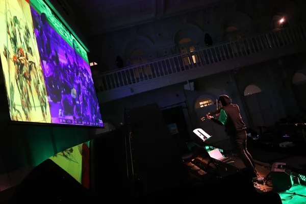 Марко Чичилиани. «Formula minus One» для электорскрипки, электроники и видео. Исполняет Сергей Полтавский (электроскрипка)