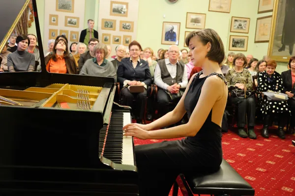 Елена Тарасова (фортепиано)