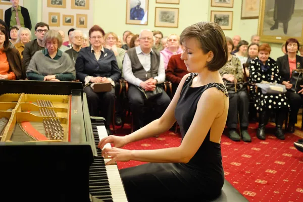 Елена Тарасова (фортепиано)