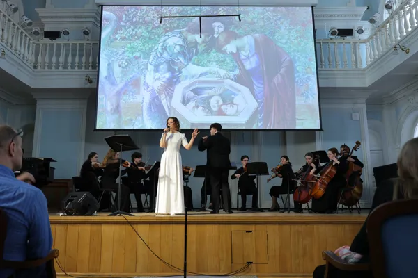 Камерный оркестр «Ad Parnassum», дирижёр — Валерий Попов. Алиса Гребенщикова (художественное слово). Рахманиновский зал