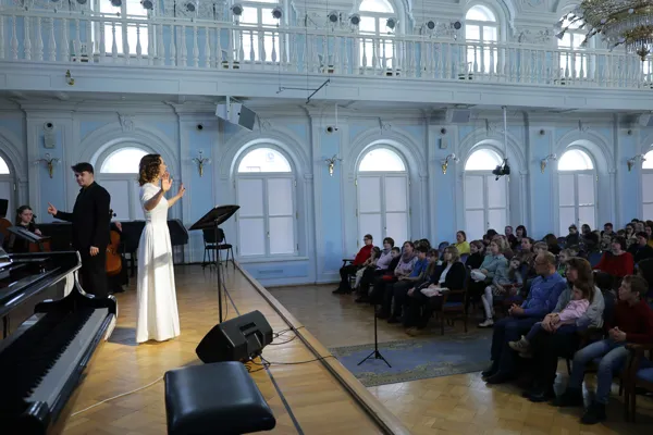 Камерный оркестр «Ad Parnassum», дирижёр — Валерий Попов. Алиса Гребенщикова (художественное слово). Рахманиновский зал