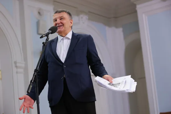 Рассказывает Иван Соколов (фортепиано, фисгармония)