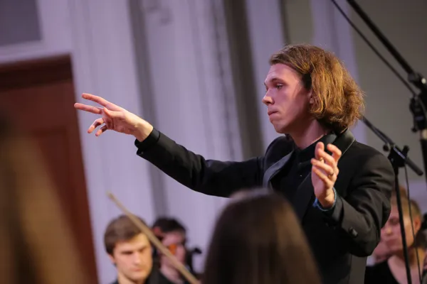Художественный руководитель и дирижёр Камерного оркестра «Mira Orchestra» Илья Маркеев