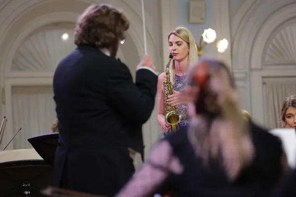 Ж. Ибер. «Concertino da Camera» для саксофона и ансамбля солистов. Солистка — Юлия  Биховец (саксофон)
