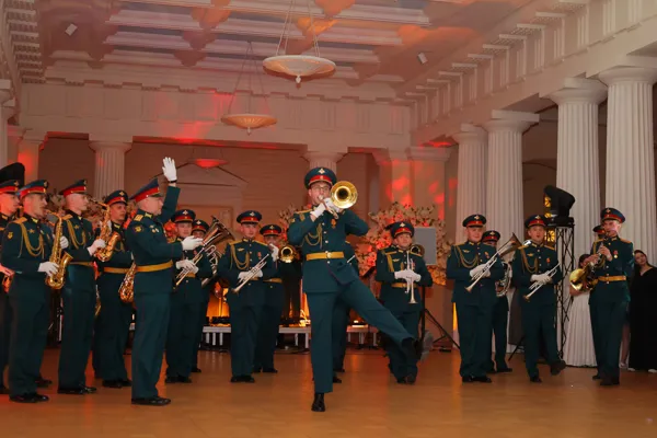  Выступление оркестра курсантов Военного института военных дирижёров Военного университета под управлением Максима Фёдорова