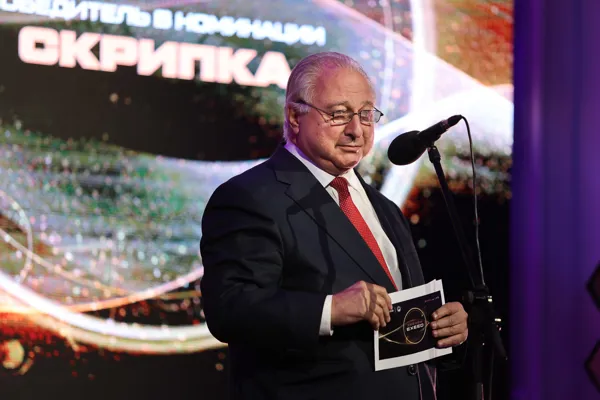Председатель жюри в номинации «Скрипка» — Народный артист России, Декан оркестрового факультета, Заведующий кафедрой скрипки Московской консерватории, профессор Владимир Михайлович Иванов 