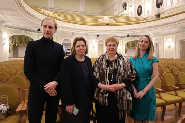 Творческий коллектив просветительского проекта «Возрождение русской оперной классики» – педагоги кафедры истории русской музыки (слева направо): кандидат искусствоведения, доцент Даниил Топилин; кандидат искусствоведения, доцент Наталия Гурьева; доктор искусствоведения, профессор Ирина Арнольдовна Скворцова (автор идеи и художественный руководитель проекта); преподаватель Анастасия Дамарская. 7 ноября 2023 г., Большой зал Московской консерватории – на премьере оперы С.Н. Василенко «Сказание о граде Великом Китеже и тихом озере Светояре»