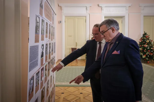 В фойе Большого зала консерватории открылись выставки к 100-летию кафедры хорового дирижирования и к 100-летию кафедры оперно-симфонического дирижирования