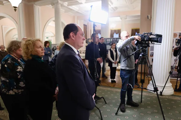 В фойе Большого зала консерватории открылись выставки к 100-летию кафедры хорового дирижирования и к 100-летию кафедры оперно-симфонического дирижирования