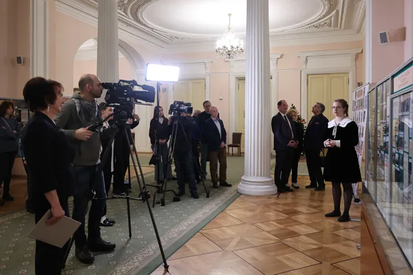 В фойе Большого зала консерватории открылись выставки к 100-летию кафедры хорового дирижирования и к 100-летию кафедры оперно-симфонического дирижирования