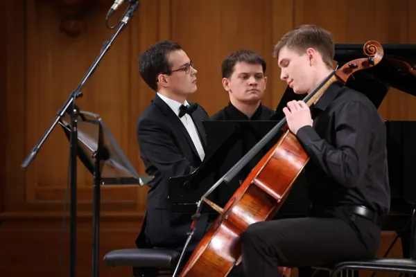 Даниил Умнов (фортепиано), Андрей Гуськов (виолончель)