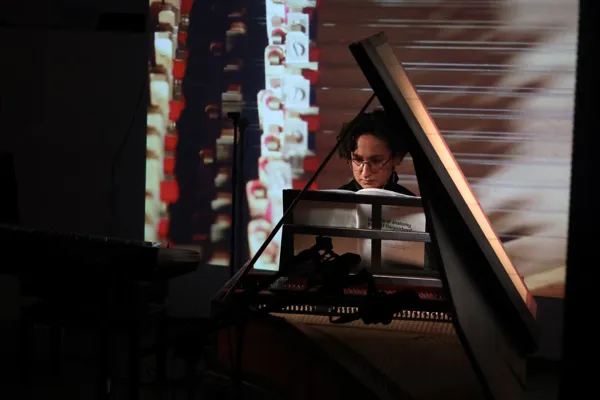 Пьер Жодловски. “Lessons of anatomy. Book of Harpsichord” (2015) для клавесина, электроники и видео. Исполняет Алина Ежакова (Екатеринбург)