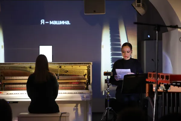 Антон Светличный. «Миф машины», мировая премьера. Исполняют солисты "CEAM Artists". Арт-пространство «Артемьев». Алена Верин-Галицкая (голос)