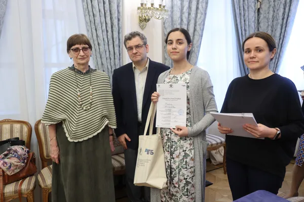 Грамоту участника в номинации «Теория музыки» Всероссийского конкурса им. Ю. Н. Холопова получает Богачёва Дарья (Москва)