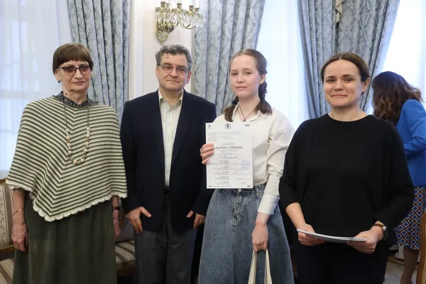 Диплом лауреата 3 премии в номинации «Теория музыки» Всероссийского конкурса им. Ю. Н. Холопова получает Рябчикова София (Москва)