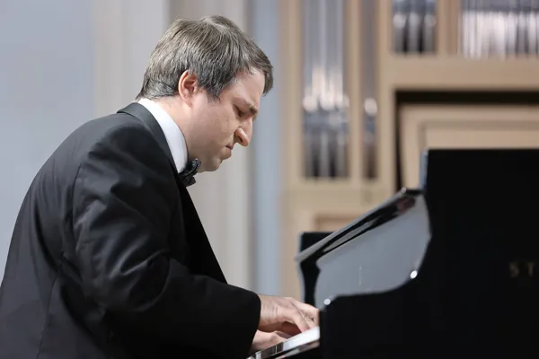 Л. ван Бетховен. Соната op. 27 № 2 cis-moll «Лунная». Исполняет Алексей Кудряшов (фортепиано)