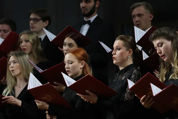 Молодежный хор Научно-творческого центра церковной музыки Московской консерватории исполняет песнопения из Литургии В.Д. Поленова
