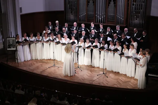 В программе: Михаил Петухов, сочинения для хора a cappella. Исполняет Брянский городской академический хор им. Марио Бустилло, дирижёр Екатерина Помогаева