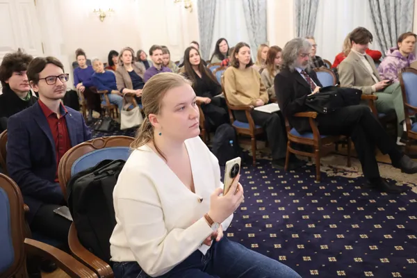 Презентация книги «Владимир Горлинский. За светом. Путешествие по ансамблю». Конференц-зал