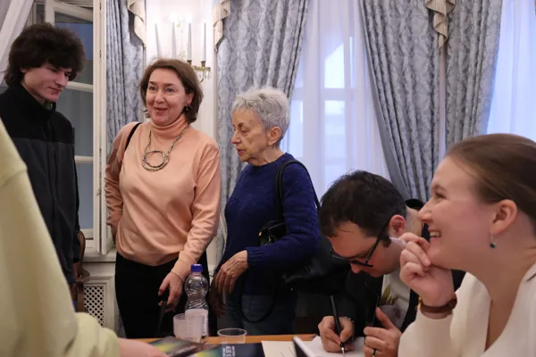 Автограф-сессия Владимира Горлинского