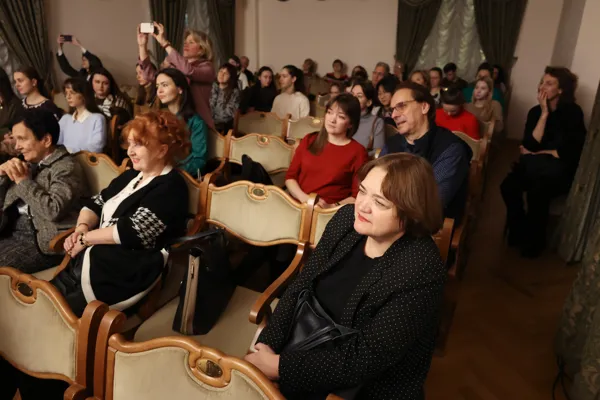 Мастер-класс французской арфистки Катрин Мишель. На первом плане: Заслуженная артистка РФ Ирина Анатольевна Тищенко, профессор класса арфы в Санкт-Петербургской государственной консерватории им. Н.А. Римского-Корсакова